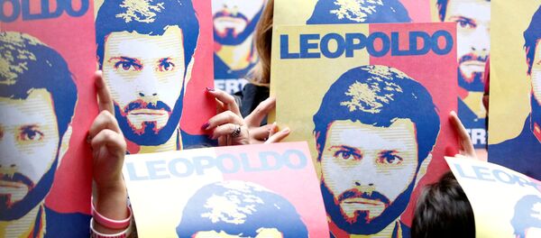 Carteles con el retrato de Leopoldo López - Sputnik Mundo