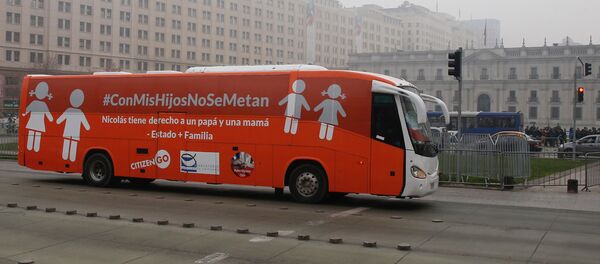 El bus transfóbico El bus transfóbico - Sputnik Mundo