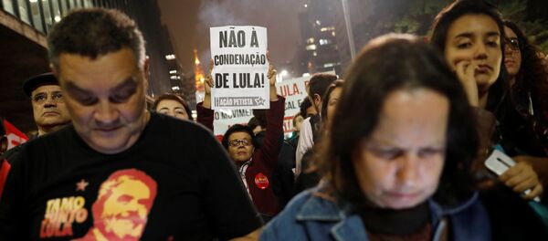 Partidarios de expresidente brasileño Luiz Inácio Lula da Silva - Sputnik Mundo