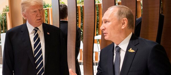 El presidente de EEUU, Donald Trump, y el presidente de Rusia, Vladímir Putin - Sputnik Mundo