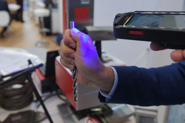 Ejemplo de broca marcada mediante la tecnología patentada de Almaz-Antey Ejemplo de broca marcada mediante la tecnología patentada de Almaz-Antey - Sputnik Mundo