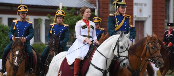 Así son los jinetes de la Escuela de Equitación del Kremlin - Sputnik Mundo