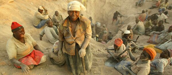 Extracción de diamantes en Zimbabue - Sputnik Mundo