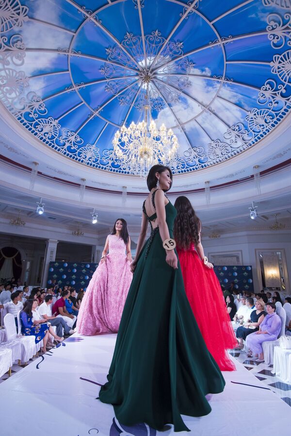 La indescriptible belleza de las mujeres de Kirguistán - Sputnik Mundo