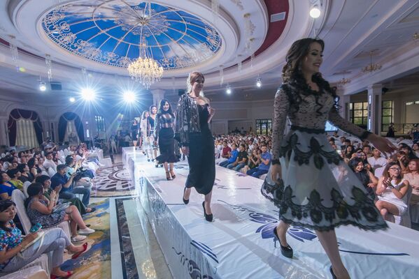 La indescriptible belleza de las mujeres de Kirguistán - Sputnik Mundo