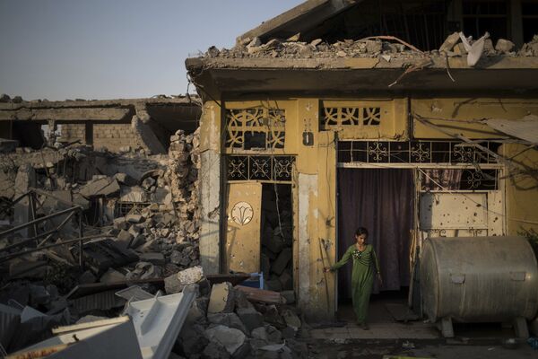 Una niña en Mosul - Sputnik Mundo