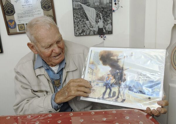 John Finn, premiado con la Medalla de Honor de EEEU - Sputnik Mundo