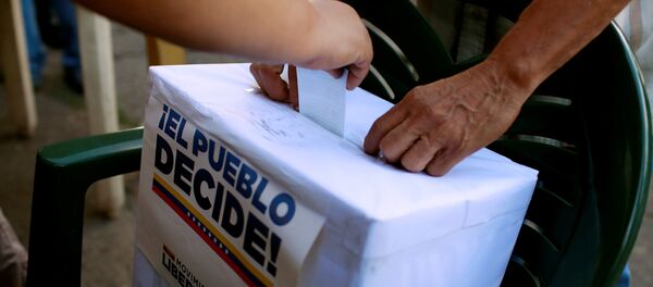 Urna del plebiscito de la oposición en Venezuela - Sputnik Mundo