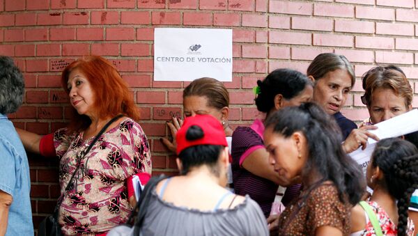 Venezolanos durante simulacro de la constituyente - Sputnik Mundo