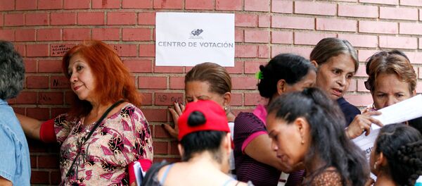 Venezolanos durante simulacro de la constituyente - Sputnik Mundo