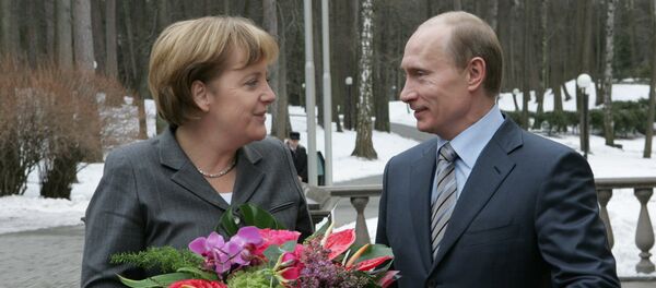 Canciller de Alemania, Angela Merkel, y presidente de Rusia, Vladímir Putin - Sputnik Mundo