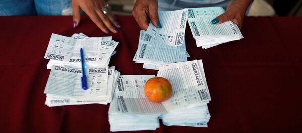 Recuento de votos de la consulta opositora en Venezuela - Sputnik Mundo