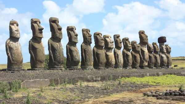 Moáis, estatuas de la Isla de Pascua  - Sputnik Mundo