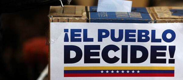 Urna del plebiscito de la oposición en Venezuela - Sputnik Mundo