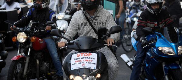 Motociclistas protestan en Londres por los ataques con ácido Motociclistas protestan en Londres por los ataques con ácido - Sputnik Mundo