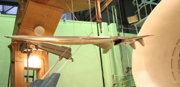 Maqueta de un avión de pasajeros supersónico ruso - Sputnik Mundo