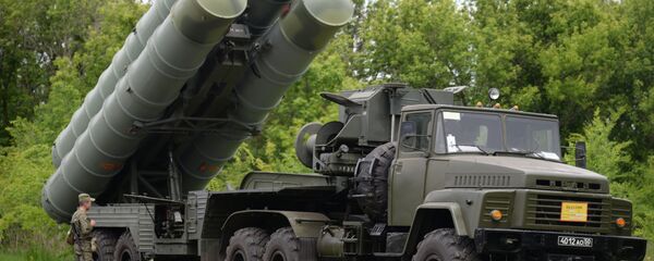 Sistema de misiles antiaéreo S-300 Sistema de misiles antiaéreo S-300 - Sputnik Mundo