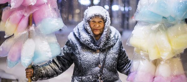 'Vendedora de algodón de azúcar', la foto ganadora del Concurso Internacional de Fotoperiodismo Andréi Stenin - Sputnik Mundo