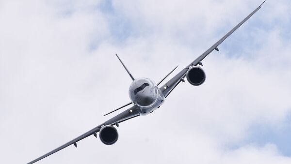 Un avión de pasajeros Airbus A350 - Sputnik Mundo