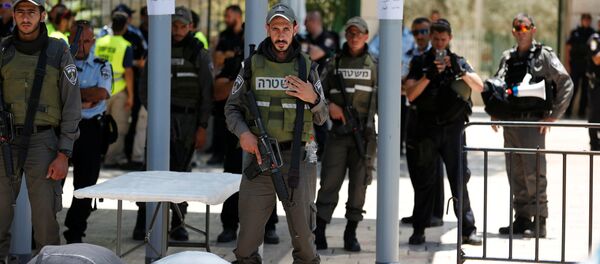 Policía de Israel cerca de los detectores de metal - Sputnik Mundo