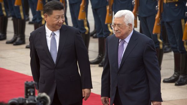 El presidente palestino, Mahmoud Abas, junto con su homólogo chino, Xi Jinping El presidente palestino, Mahmoud Abas, junto con su homólogo chino, Xi Jinping - Sputnik Mundo