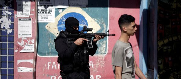 Agente de policía brasileña Agente de policía brasileña - Sputnik Mundo
