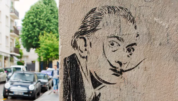 Un graffiti con el retrato de Salvador Dalí - Sputnik Mundo