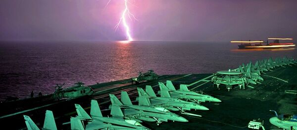 Vista de un relámpago desde un portaviones - Sputnik Mundo