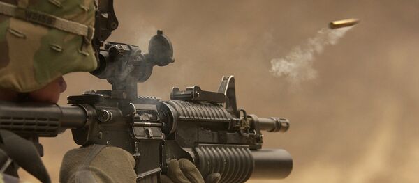 Un soldado - Sputnik Mundo