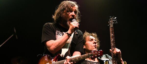 El concierto del grupo de Emir Kusturica, director de cine serbio, The No Smoking Orchestra - Sputnik Mundo