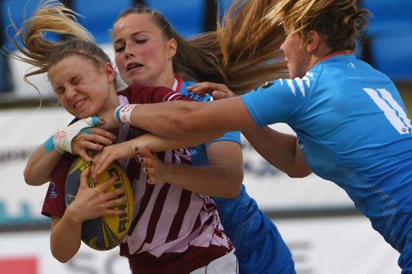 Bellas, fuertes y furiosas: las participantes del Campeonato de Rugby Playa en Moscú - Sputnik Mundo
