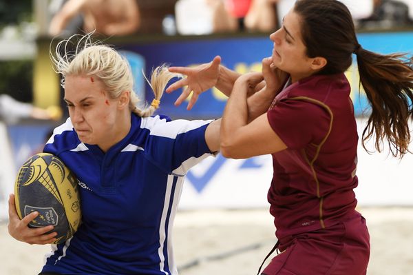 Bellas, fuertes y furiosas: las participantes del Campeonato de Rugby Playa en Moscú - Sputnik Mundo
