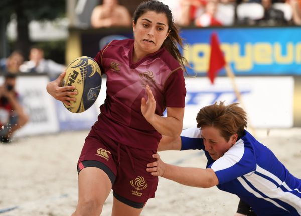 Bellas, fuertes y furiosas: las participantes del Campeonato de Rugby Playa en Moscú - Sputnik Mundo