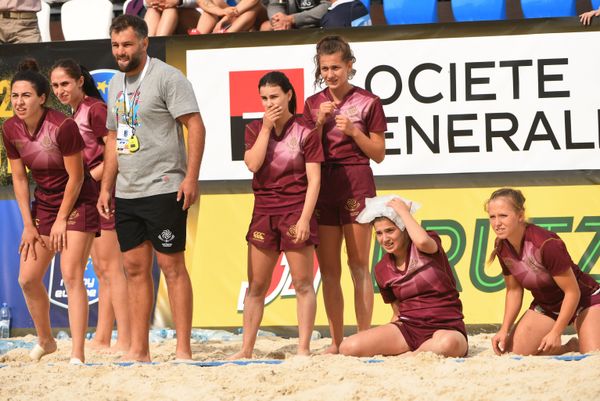 Bellas, fuertes y furiosas: las participantes del Campeonato de Rugby Playa en Moscú - Sputnik Mundo