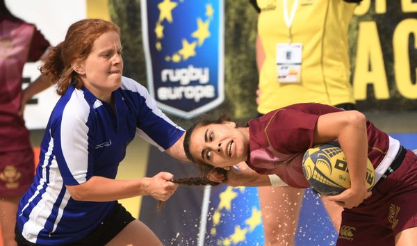 Bellas, fuertes y furiosas: las participantes del Campeonato de Rugby Playa en Moscú - Sputnik Mundo