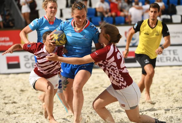 Bellas, fuertes y furiosas: las participantes del Campeonato de Rugby Playa en Moscú - Sputnik Mundo