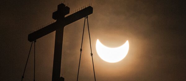 La luna sobre el Kremlin de Moscú - Sputnik Mundo