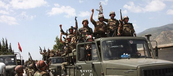 Soldados del Ejército sirio victoriosos - Sputnik Mundo