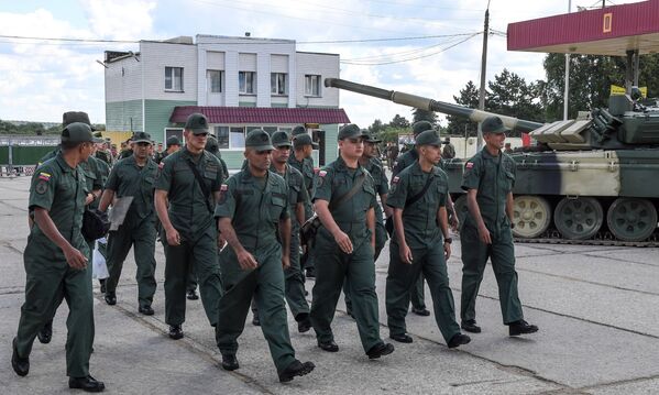 Antesala del 'biatlón de tanques': así ensayan los extranjeros en las instalaciones rusas - Sputnik Mundo