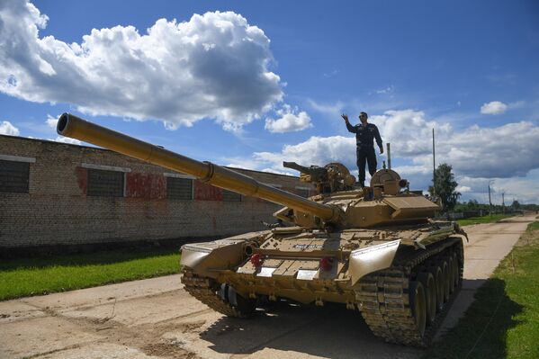 Antesala del 'biatlón de tanques': así ensayan los extranjeros en las instalaciones rusas - Sputnik Mundo