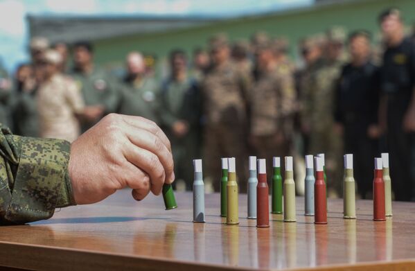 Antesala del 'biatlón de tanques': así ensayan los extranjeros en las instalaciones rusas - Sputnik Mundo