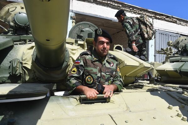 Antesala del 'biatlón de tanques': así ensayan los extranjeros en las instalaciones rusas - Sputnik Mundo