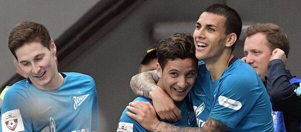 De izquierda a derecha: los jugadores del Zenit de San Petersburgo Daler Kuzyaev, Sebastian Driussi y Leandro Paredes festejan un gol contra el Rubin de Kazán por la Liga Premier de Rusia. - Sputnik Mundo