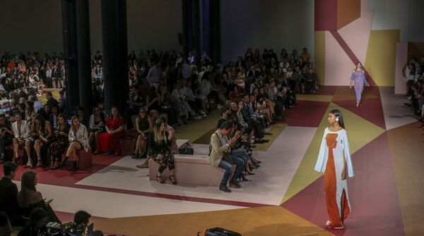 Bellezas en la semana Colombiamoda - Sputnik Mundo