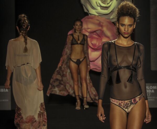Bellezas en la semana Colombiamoda - Sputnik Mundo