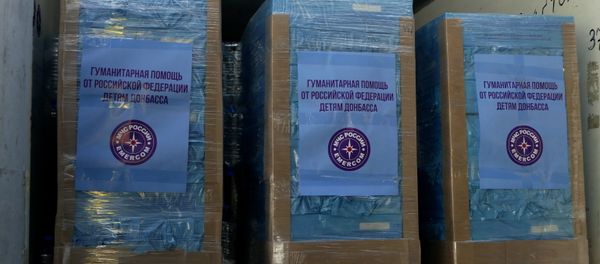 Las cajas con la ayuda humanitaria rusa para Donbás Las cajas con la ayuda humanitaria rusa para Donbás - Sputnik Mundo