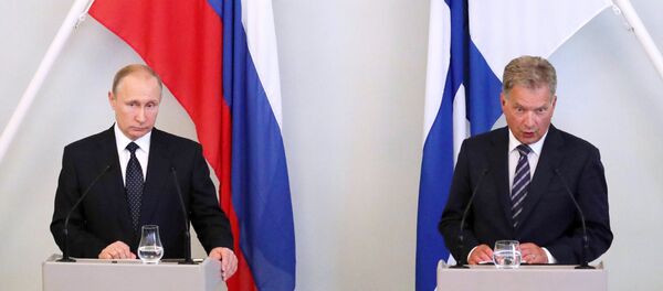 El presidente de Rusia,  Vladímir Putin  con su homologo finlandés, Sauli Niinistö - Sputnik Mundo