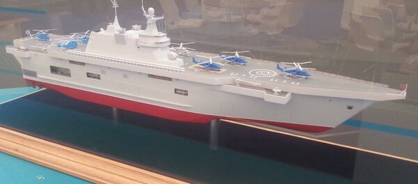 La maqueta del buque de desembarco portahelicópteros universal ruso clase Lavina, presentado en 2015 - Sputnik Mundo