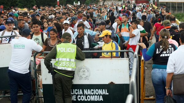 Los venezolanos en la frontera con Colombia (archivo) - Sputnik Mundo