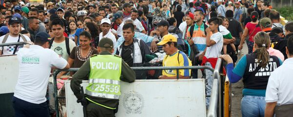 Los venezolanos en la frontera con Colombia - Sputnik Mundo